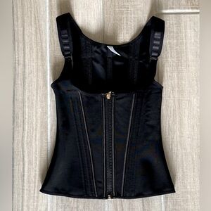 Women’s waist trainer. Size medium. Color: black